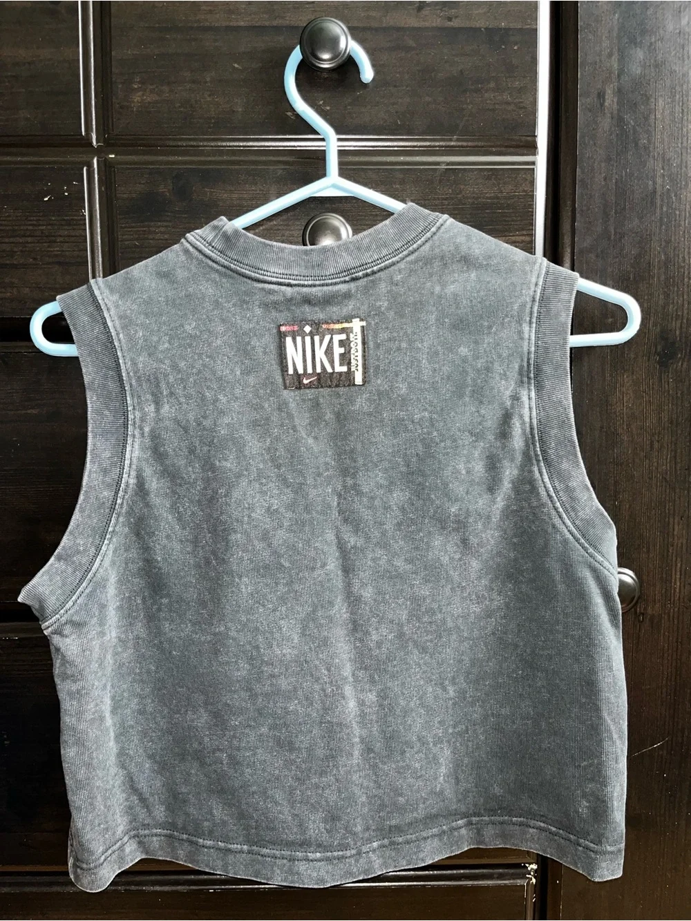 Cropped Tank Top - Picture 2 of 5